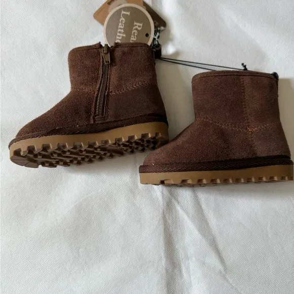 New Bearpaw kid Suede Boots