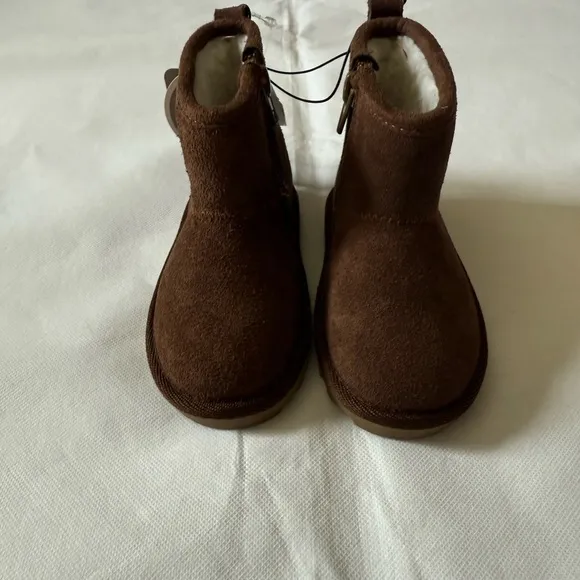 New Bearpaw kid Suede Boots
