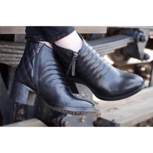 NEW Clarks Movie Retro Boots Dark Grey Leather, Size UK 6.5D, US 9M Retail $180