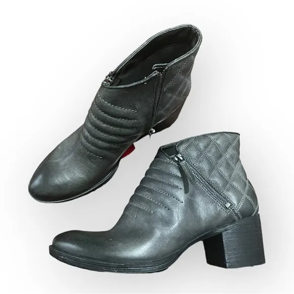 NEW Clarks Movie Retro Boots Dark Grey Leather, Size UK 6.5D, US 9M Retail $180