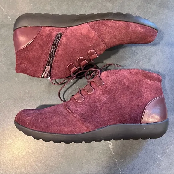 New Clarks sz 8 Medora Sage suede burgundy ankle boots