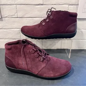 New Clarks sz 8 Medora Sage suede burgundy ankle boots