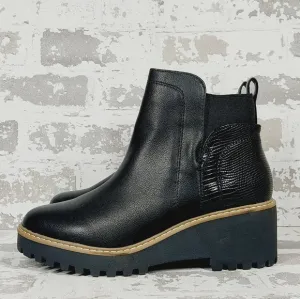 NEW  Dolce Vita Rielle Black Faux Leather Pull On Ankle Boots D386
