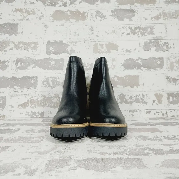 NEW  Dolce Vita Rielle Black Faux Leather Pull On Ankle Boots D386