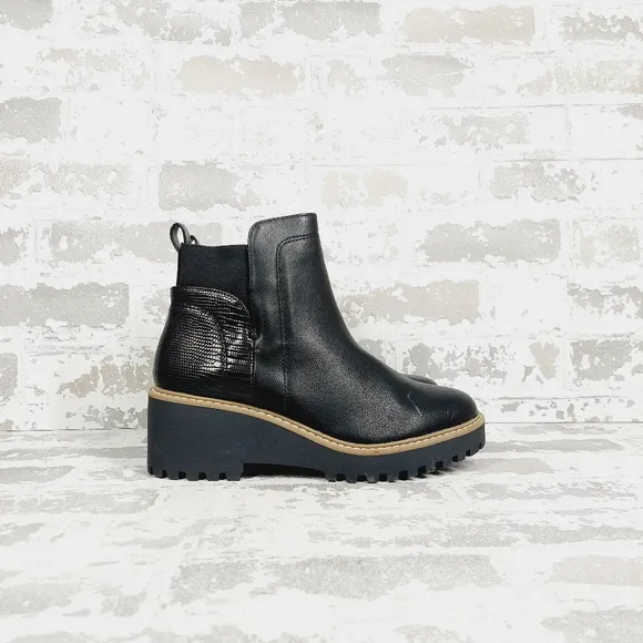 NEW  Dolce Vita Rielle Black Faux Leather Pull On Ankle Boots D386