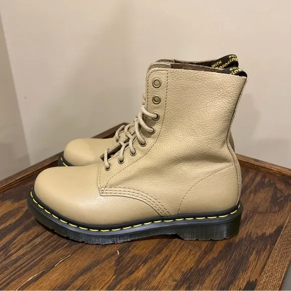 NEW Dr. Doc Martens 1460 Pascal 8 Eye Boot Brown Airwair Leather Women’s Pebbled