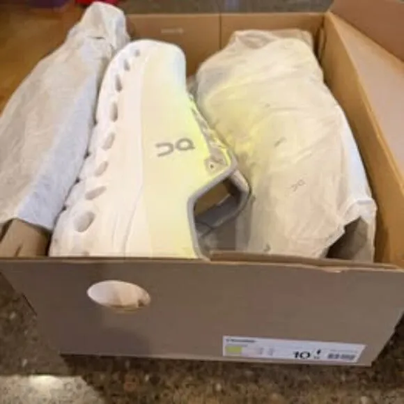 NEW MEN'S ON CLOUDTILT RUNNING SHOES - Lime/Ivory - Size 10MSRP:$160.00