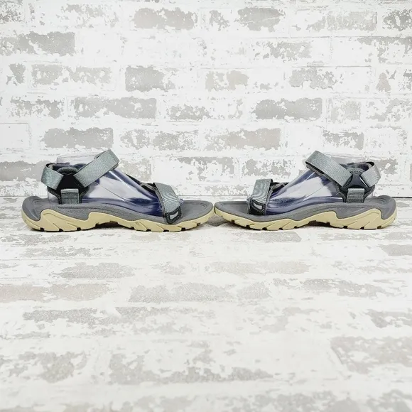 New Steve Madden Gray Hiking Outdoors Sandals A938