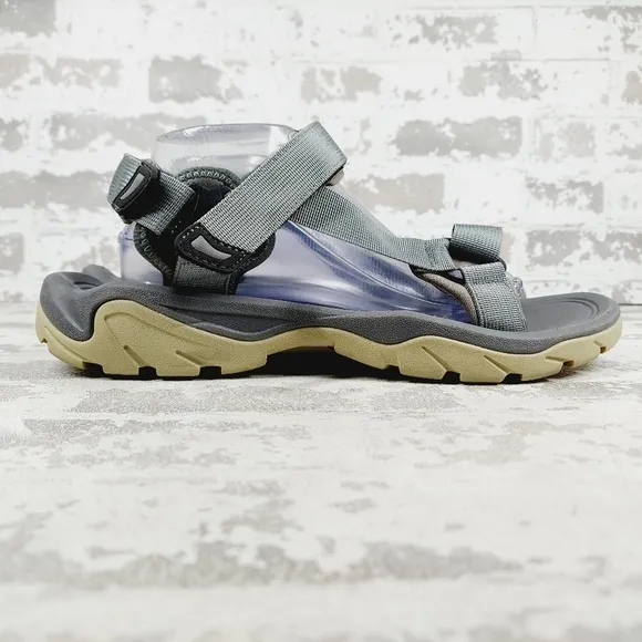 New Steve Madden Gray Hiking Outdoors Sandals A938