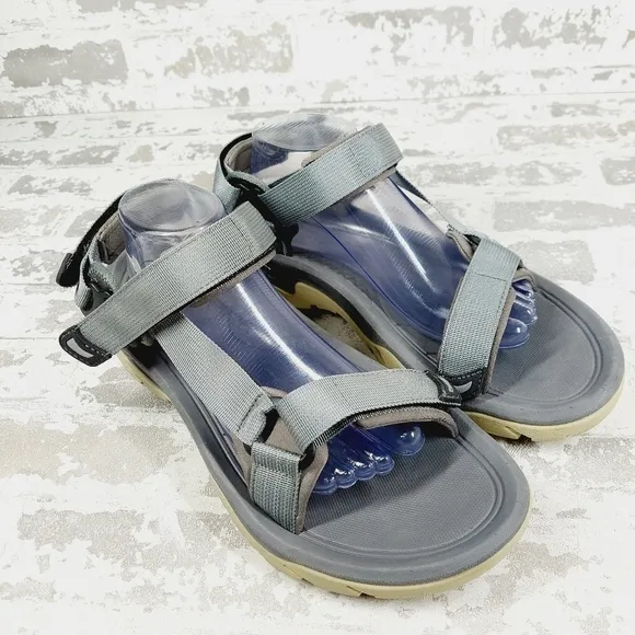 New Steve Madden Gray Hiking Outdoors Sandals A938