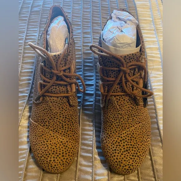 NEW- Toms Shoes Women's Kala Desert Wedge Tan Mini Cheetah Suede Bootie Size 7.5