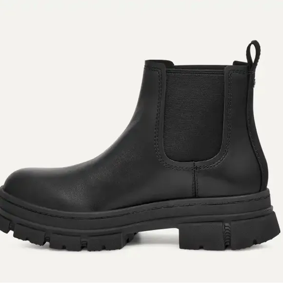 New UGG Black Ashton Chelsea Leather Ankle Boots Size 10