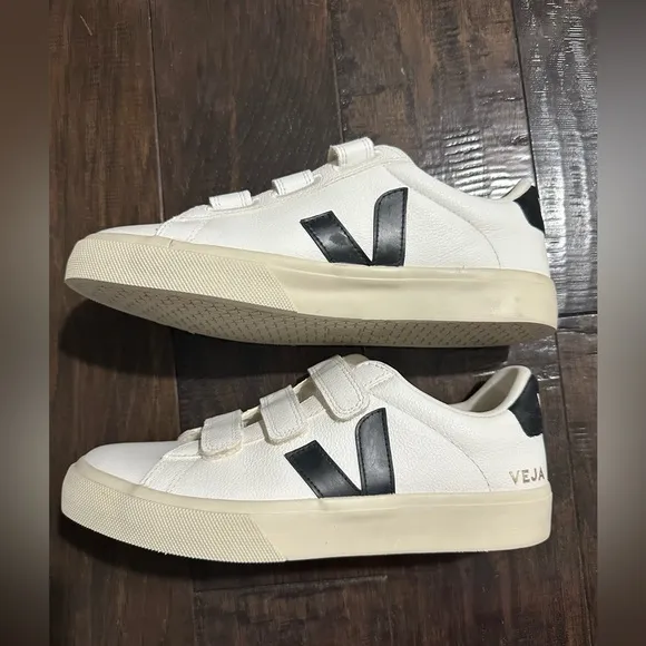 New Veja Recife Triple-grip Black / White Womens Sz 9 EU 40
