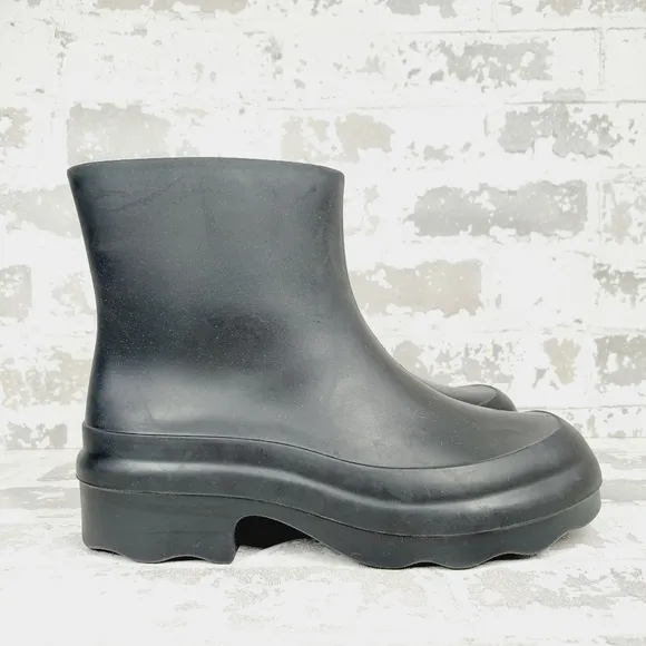New VINCE Rubber Ankle Rain Boots In Black M999