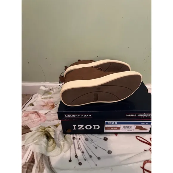 NIB IZOD Men's Palmer Brown Chukka Boots With Memory Foam Size 9M-New