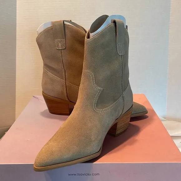 NIB NEW Lisa Vicky Nordstrom Sway-V Taupe Split Suede Western Bootie Women Sz 7M