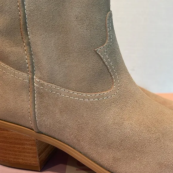 NIB NEW Lisa Vicky Nordstrom Sway-V Taupe Split Suede Western Bootie Women Sz 7M