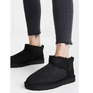 NIB UGG Classic Ultra Mini Boot Black EU 39 US 8