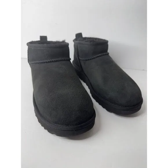 NIB UGG Classic Ultra Mini Boot Black EU 39 US 8
