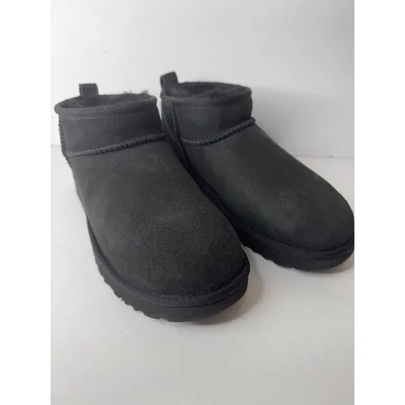 NIB UGG Classic Ultra Mini Boot Black EU 39 US 8