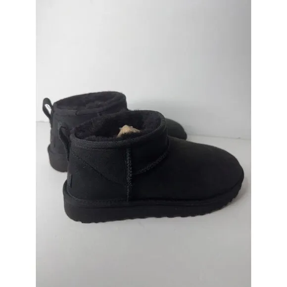 NIB UGG Classic Ultra Mini Boot Black EU 39 US 8