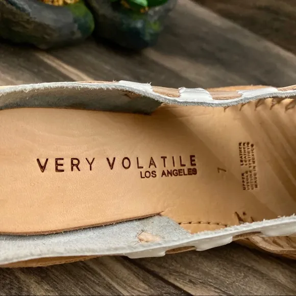 NIB Very Volatile Fassio Woven Huarache Sandal