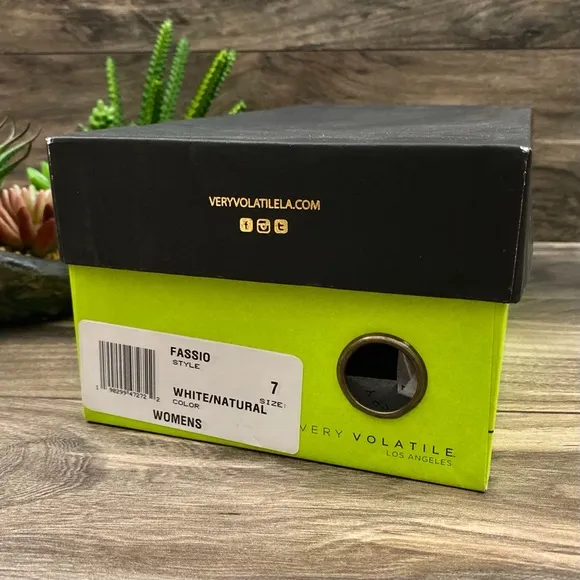 NIB Very Volatile Fassio Woven Huarache Sandal