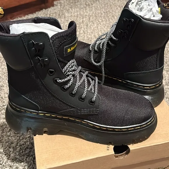 NIB Women’s Dr. Martens Black Boots Size 6
