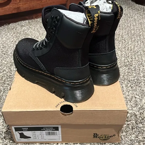 NIB Women’s Dr. Martens Black Boots Size 6