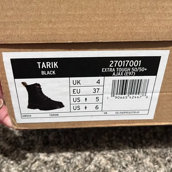 NIB Women’s Dr. Martens Black Boots Size 6