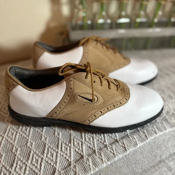 NIKE AIR GOLF SHOES # 950204- White w/Tan Saddle - Women’s Size 6.5. Metal spike