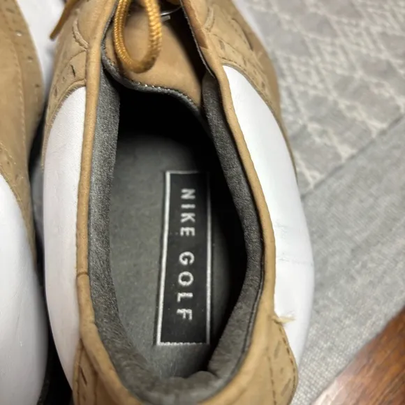 NIKE AIR GOLF SHOES # 950204- White w/Tan Saddle - Women’s Size 6.5. Metal spike