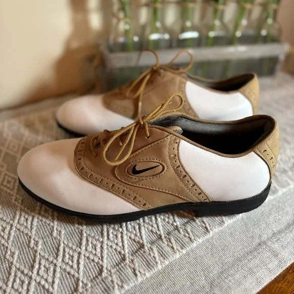NIKE AIR GOLF SHOES # 950204- White w/Tan Saddle - Women’s Size 6.5. Metal spike