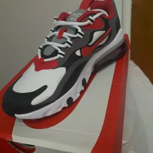 Nike Air Max 270 React (GS)/ 5y Red and Black Sneakers