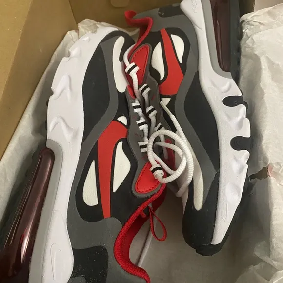 Nike Air Max 270 React (GS)/ 5y Red and Black Sneakers