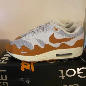 Nike Air Max Patta Sneakers - White and Tan