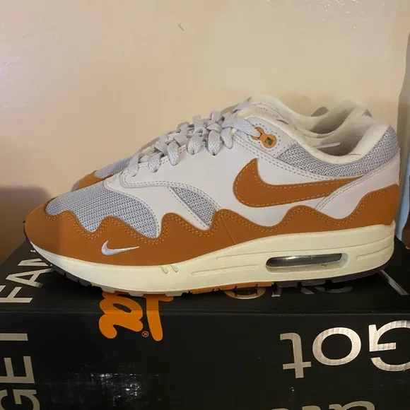 Nike Air Max Patta Sneakers - White and Tan