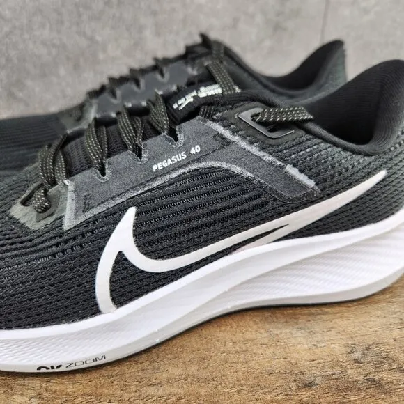 Nike Air Zoom Pegasus 40 Size 7 Womens Black White Casual Running Shoes