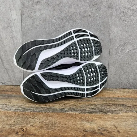 Nike Air Zoom Pegasus 40 Size 7 Womens Black White Casual Running Shoes