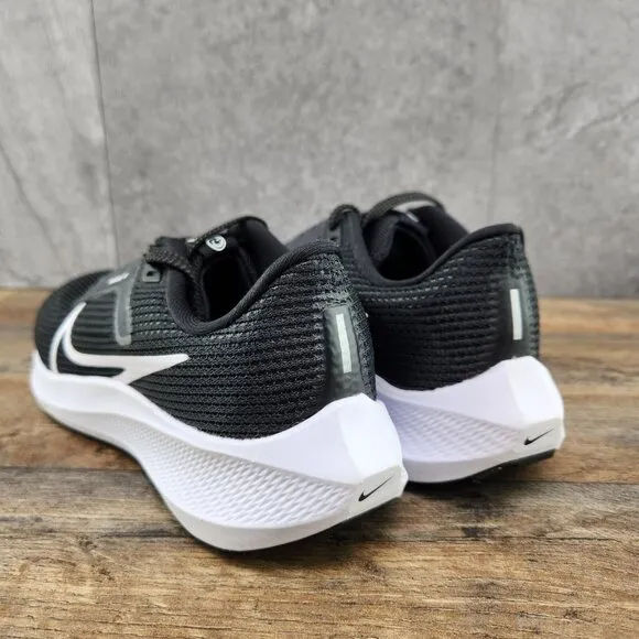 Nike Air Zoom Pegasus 40 Size 7 Womens Black White Casual Running Shoes