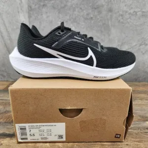 Nike Air Zoom Pegasus 40 Size 7 Womens Black White Casual Running Shoes