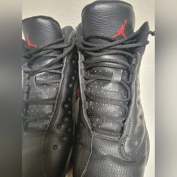Nike Black and Red Sneakers for Style and Comfort