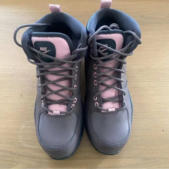 Nike Manoa ’17 Leather Boots, Violet Ore Brown Pink BQ5372-200, Girls 5Y, New