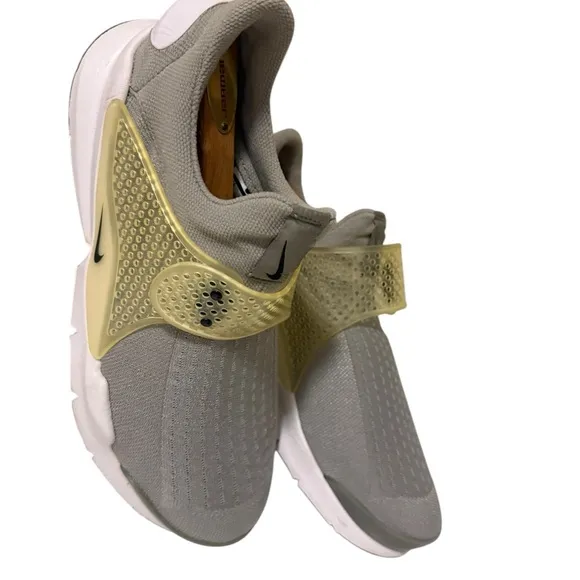 Nike Men's Gray and Tan Slip-On Sneakers. Nike Sock Dart Cool. Size 10 new