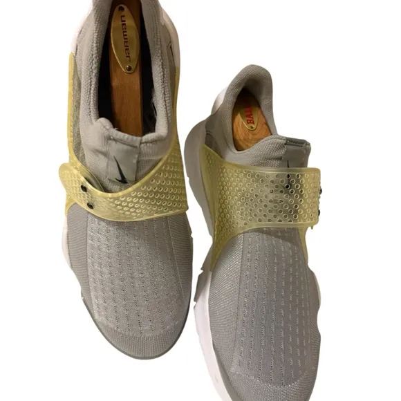 Nike Men's Gray and Tan Slip-On Sneakers. Nike Sock Dart Cool. Size 10 new