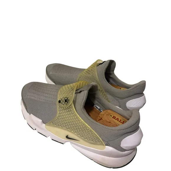 Nike Men's Gray and Tan Slip-On Sneakers. Nike Sock Dart Cool. Size 10 new