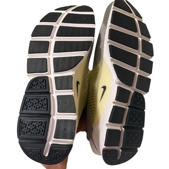 Nike Men's Gray and Tan Slip-On Sneakers. Nike Sock Dart Cool. Size 10 new