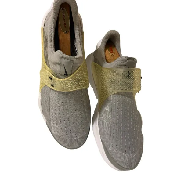 Nike Men's Gray and Tan Slip-On Sneakers. Nike Sock Dart Cool. Size 10 new