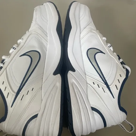 Nike Men's Sz 9.5 Nike Air Monarch IV White Silver Athletic Sneakers 415445 102