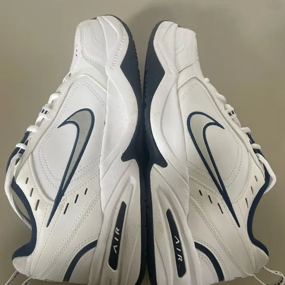 Nike Men's Sz 9.5 Nike Air Monarch IV White Silver Athletic Sneakers 415445 102